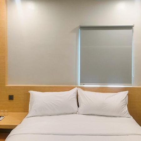 Travel Biz Hotel Medan Mitra Reddoorz ภายนอก รูปภาพ
